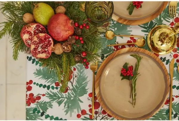 Скатерть Доляна «Новый год: Сhristmas berries» 145*300 +/- 2 см, 100% п/э